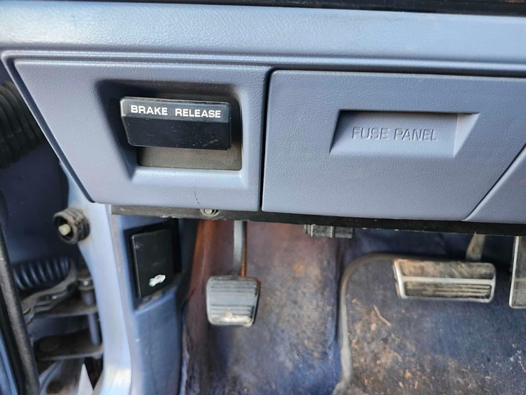 1985-oldsmobile-ninety-eight-regency-image-75