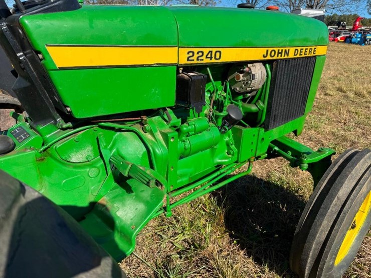 john-deere-2240-image-7