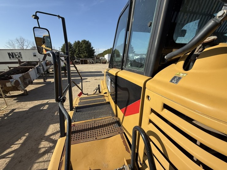 2010-caterpillar-740-image-69