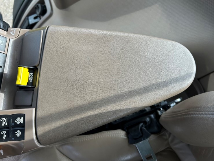 2014-john-deere-8270r-image-38