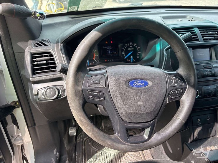 2017-ford-explorer-image-14