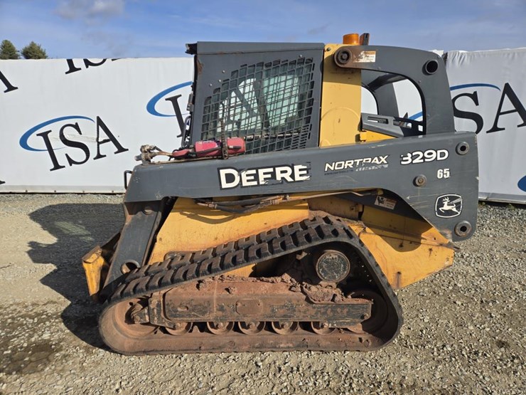 john-deere-329d-image-2