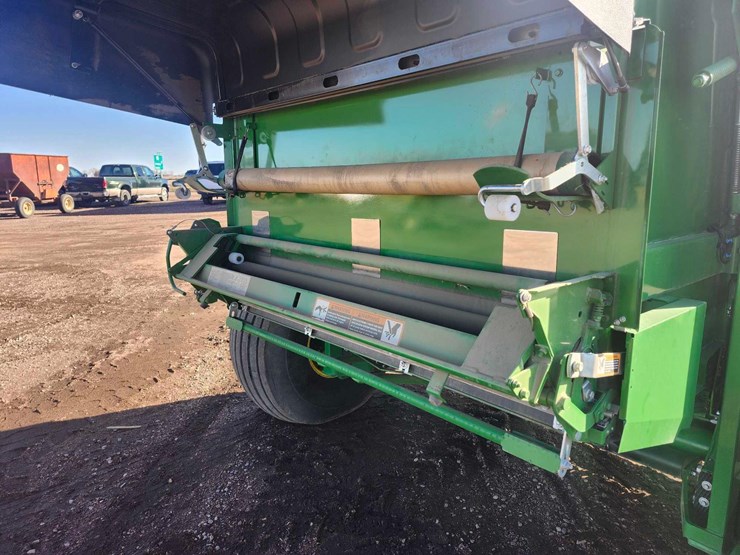 2021-john-deere-560r-image-13