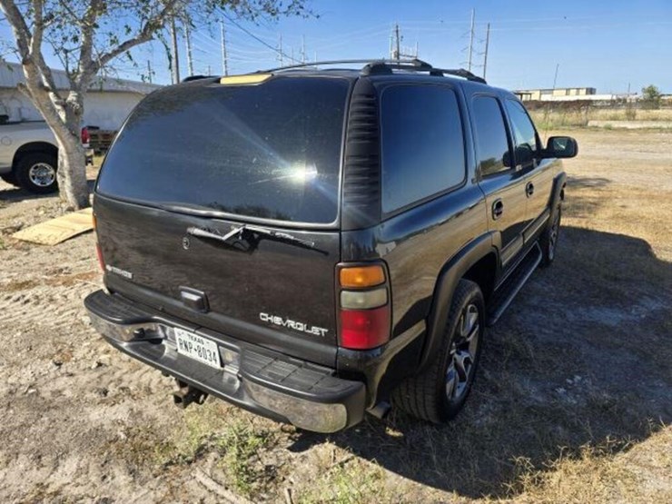 2004-chev-tahoe-1gnec13z74r243388-image-4