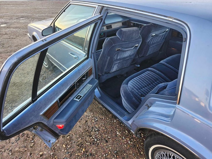 1985-oldsmobile-ninety-eight-regency-image-85