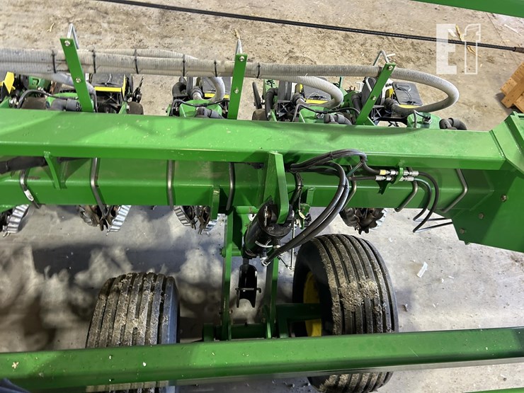 2014-john-deere-db60-image-47