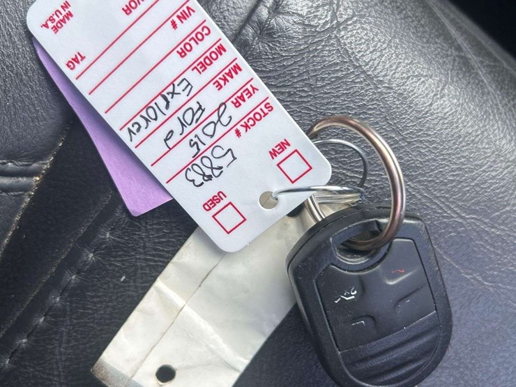 2015-ford-explorer-image-24