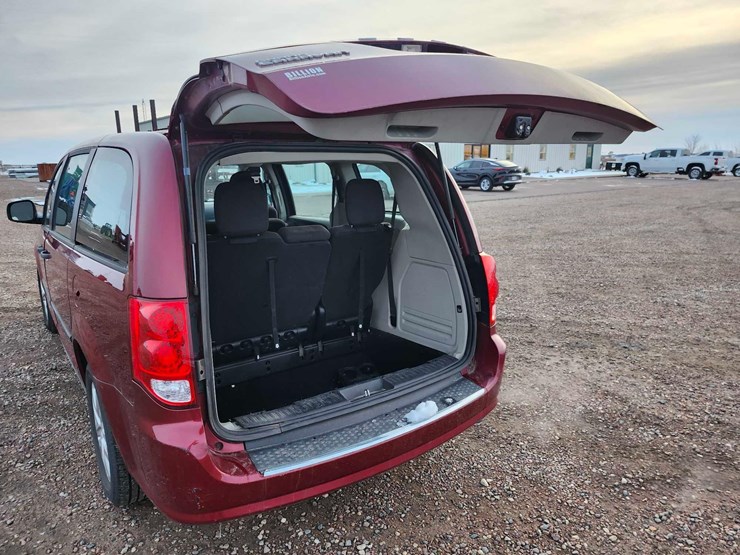2014-dodge-grand-caravan-se-image-9