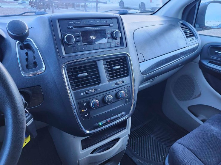 2014-dodge-grand-caravan-se-image-32