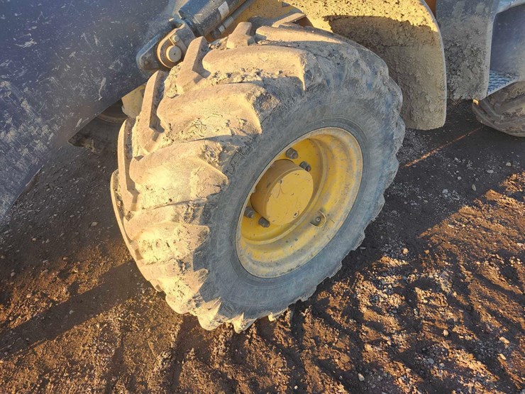 john-deere-324-image-13