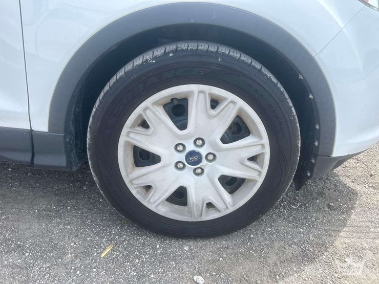 2015-ford-escape-image-24