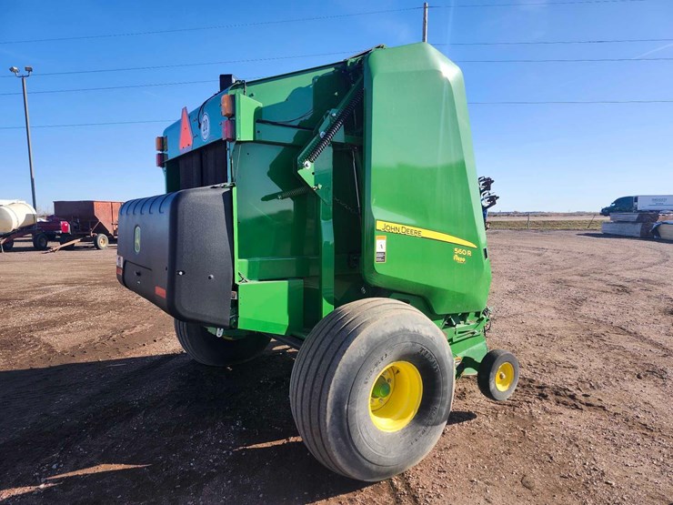 2021-john-deere-560r-image-3