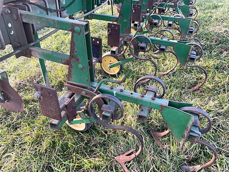 john-deere-8-image-11