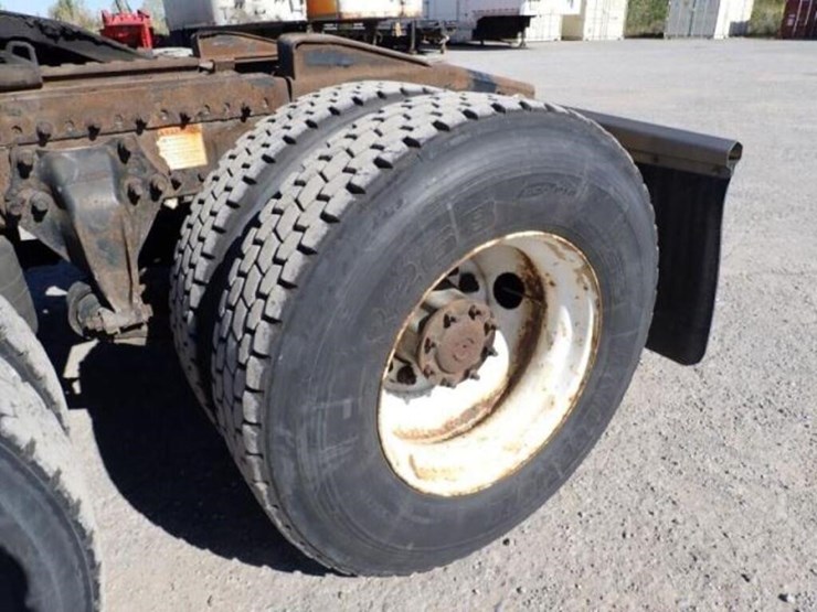 2010-freightliner-cascadia-t/a-hiway-tractor---day-image-45