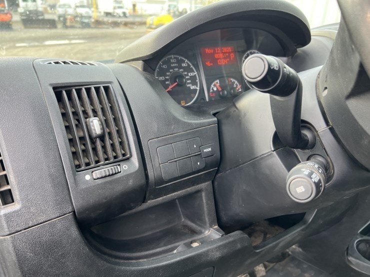 2015-ram-promaster-2500-image-25