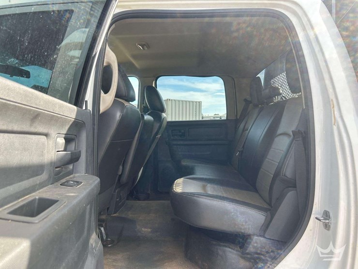 2012-dodge-3500-image-18