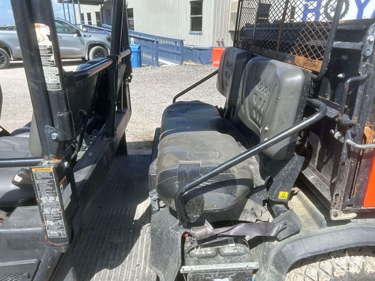 2019-kubota-rtvx1140-image-10