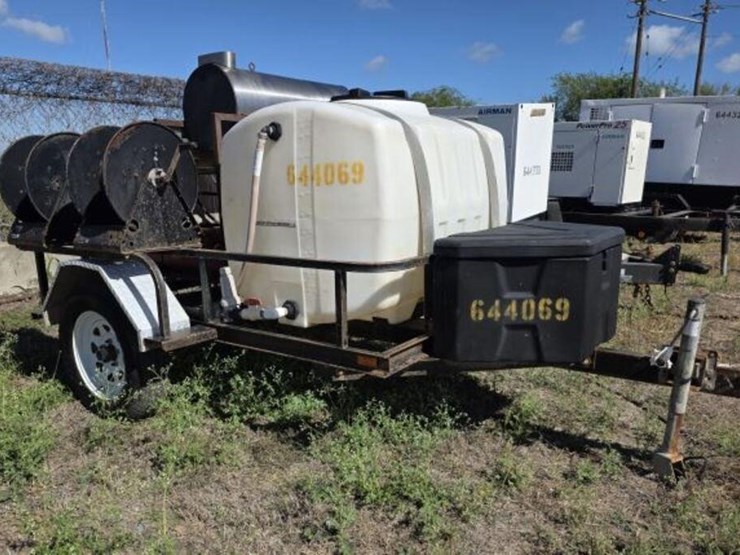 heated-pressure-washer-with-honda-engine-on-trailr-image-7