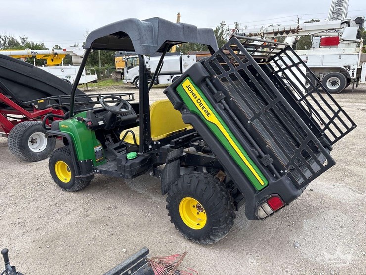 2021-john-deere-gator-image-4