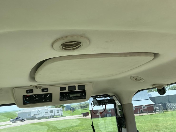 2010-john-deere-8295r-image-9