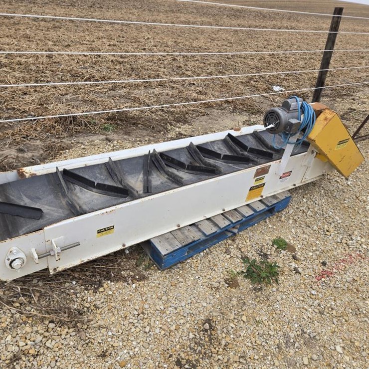 #5956 • CHANTLAND CO. 8.5' X 15' RUBBER PADDLE CONVEYOR