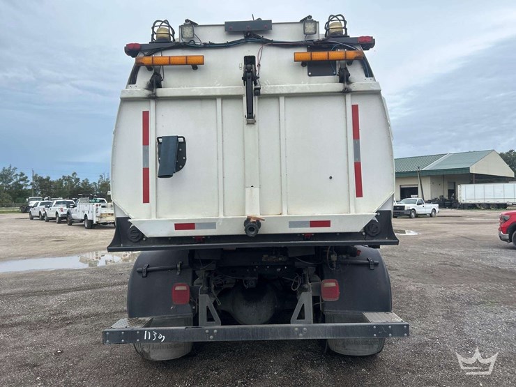 2019-freightliner-m2-106-image-30