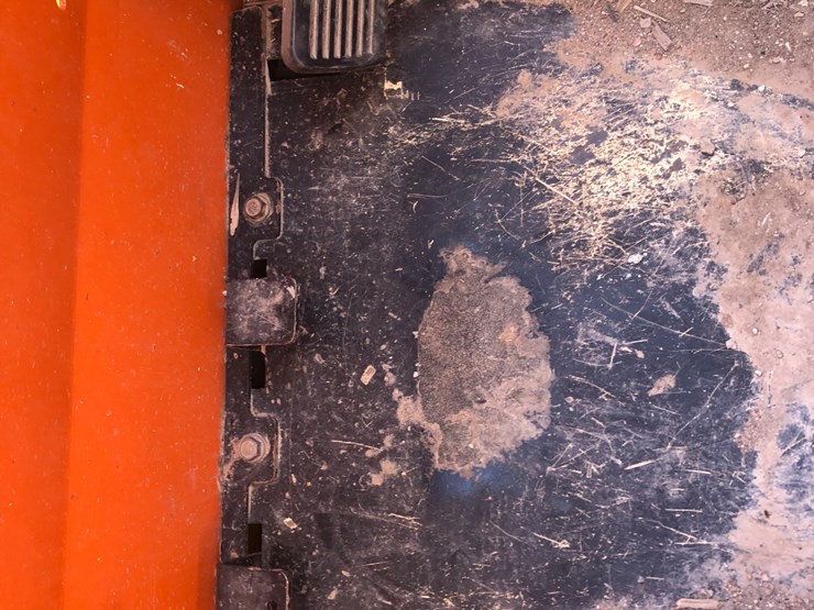 2019-gehl-r105-image-12