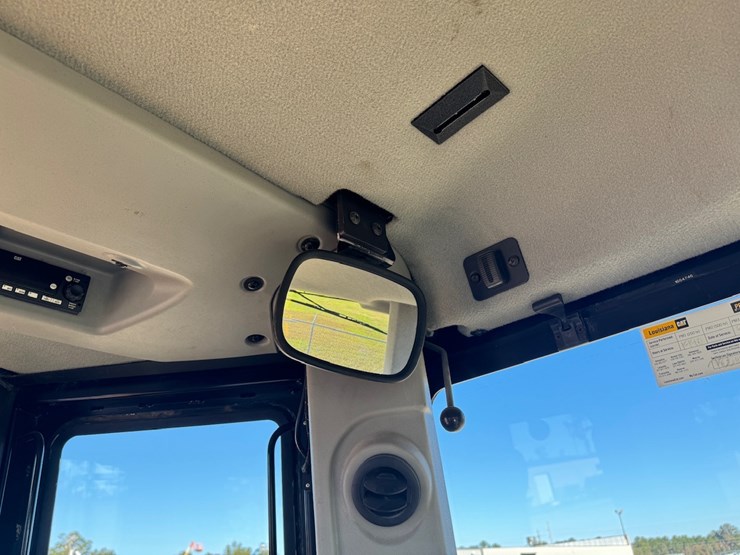 2019-caterpillar-d8t-image-45