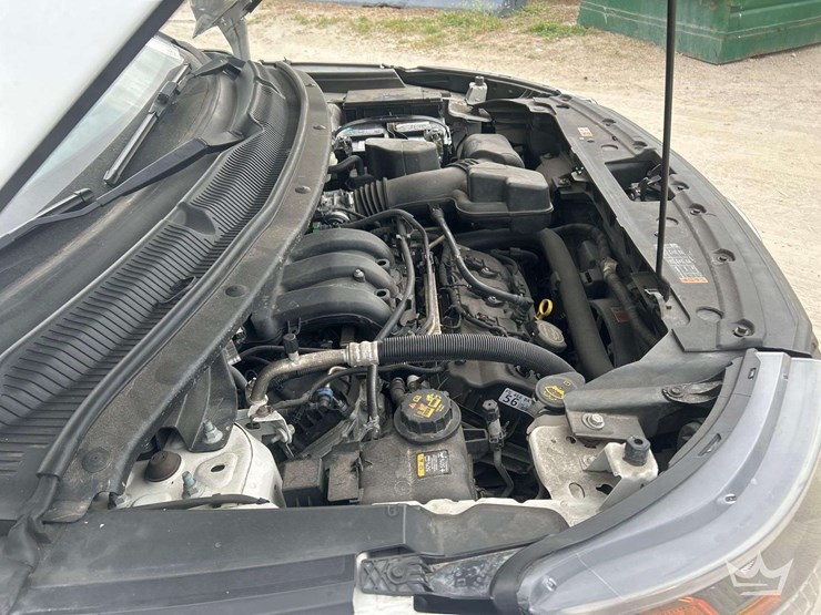 2016-ford-explorer-image-8