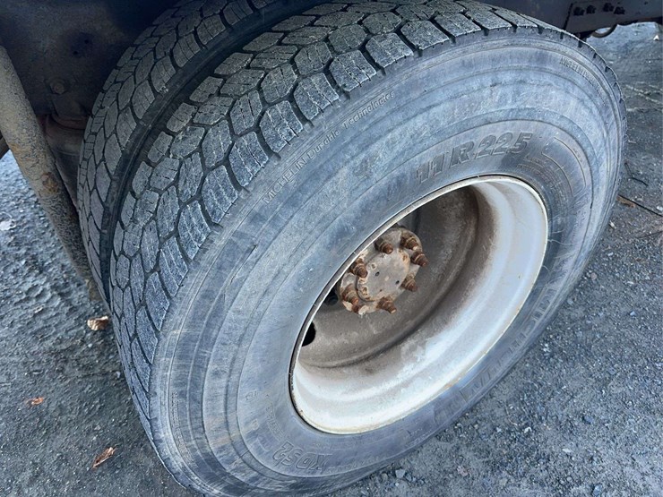 2004-international-4400-image-11