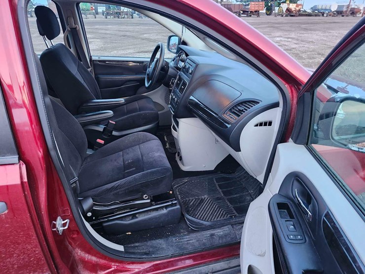 2014-dodge-grand-caravan-se-image-47