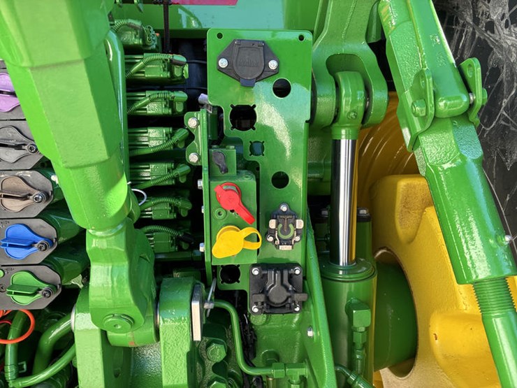 2024-john-deere-8r-410-image-31