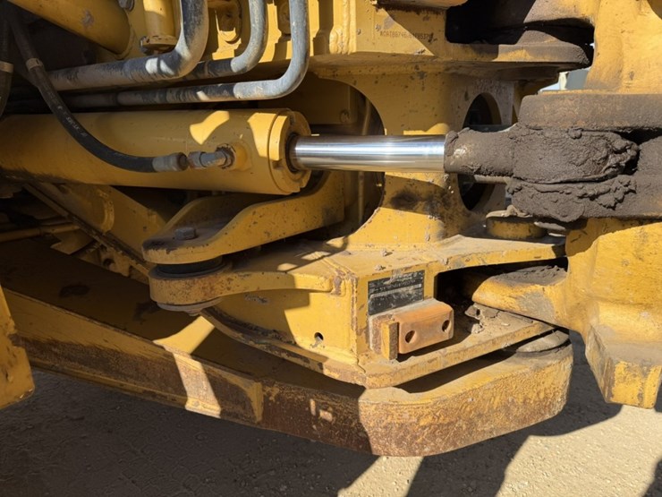 2010-caterpillar-740-image-18