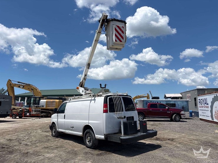 2006-chevrolet-express-3500-image-9
