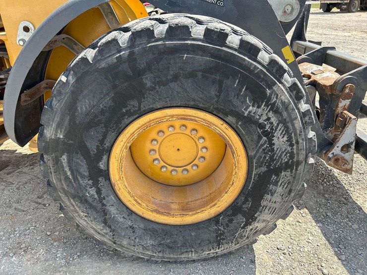 2015-deere-544k-image-25