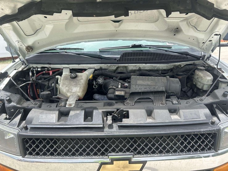 2015-chevrolet-express-4500-image-14