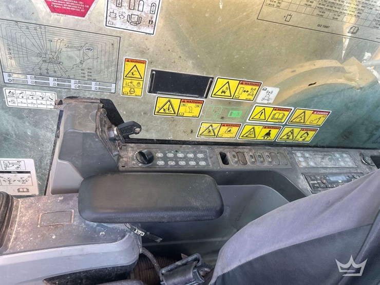 2016-caterpillar-349fl-image-7