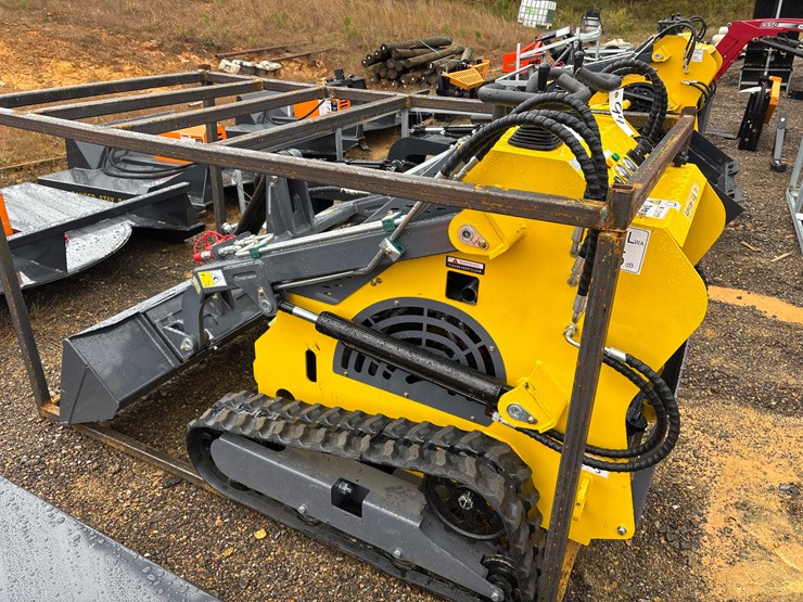 #94-•-land-hero-mini-skid-steer-image-4
