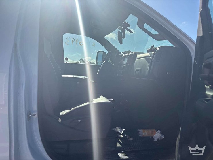 2015-chevrolet-silverado-3500hd-image-30