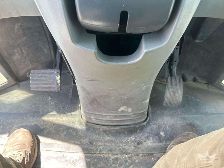 2022-caterpillar-906m-image-11