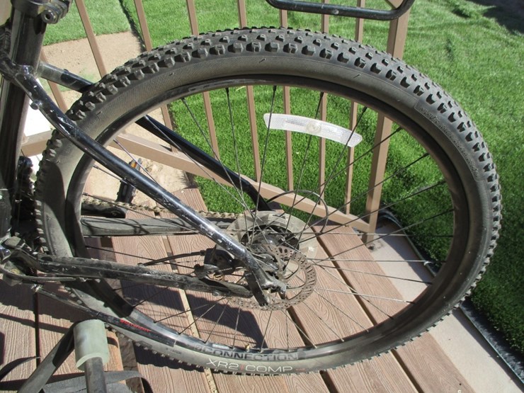 trek-29"-marlin-mountain-bike,-image-3