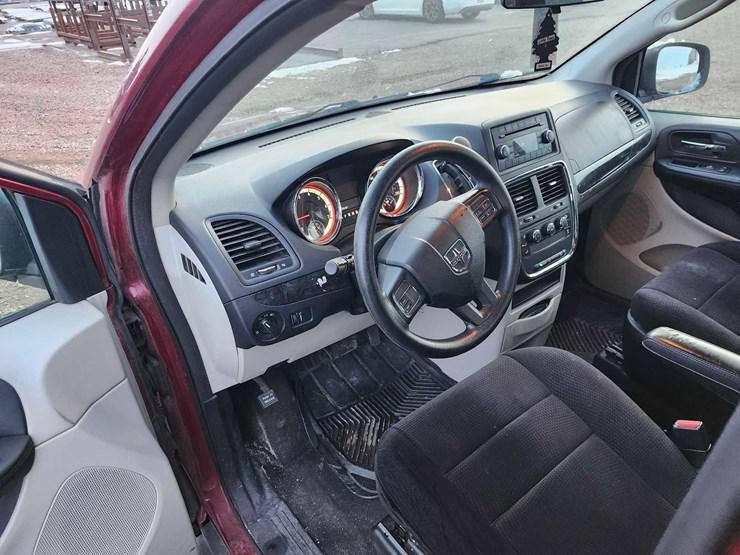 2014-dodge-grand-caravan-se-image-24