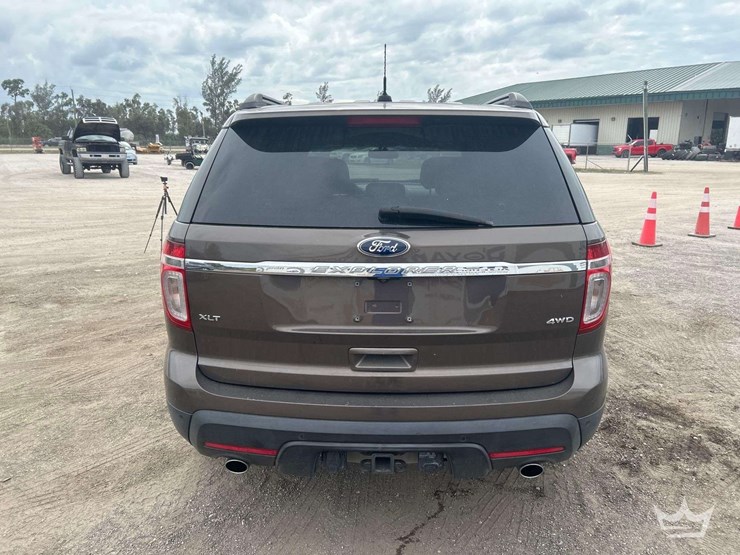 2015-ford-explorer-image-17