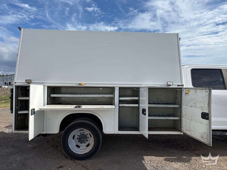 2017-ford-f550-image-21