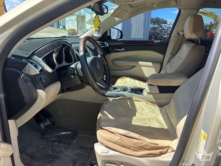 2010-cadillac-srx-image-11