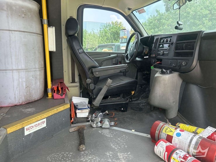 2015-chevrolet-express-4500-image-30