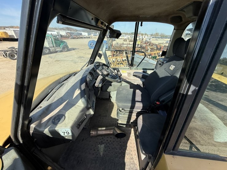 2010-caterpillar-740-image-71