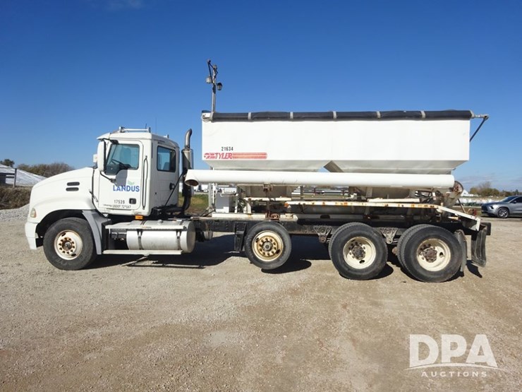 2004-mack-vision-dry-tender-truck-(pz14165,-unit-17539)-image-37