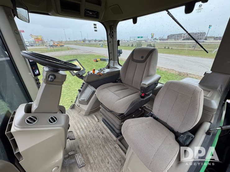 2022-john-deere-8rt-370-image-25