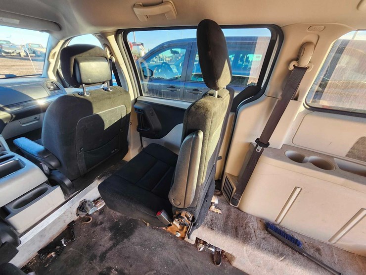 2015-dodge-grand-caravan-sxt-image-40